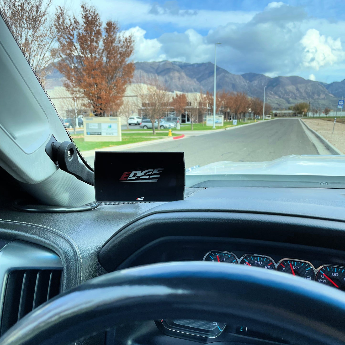 Edge Products CTS Pillar Display Mount for GM Trucks 2015-2022